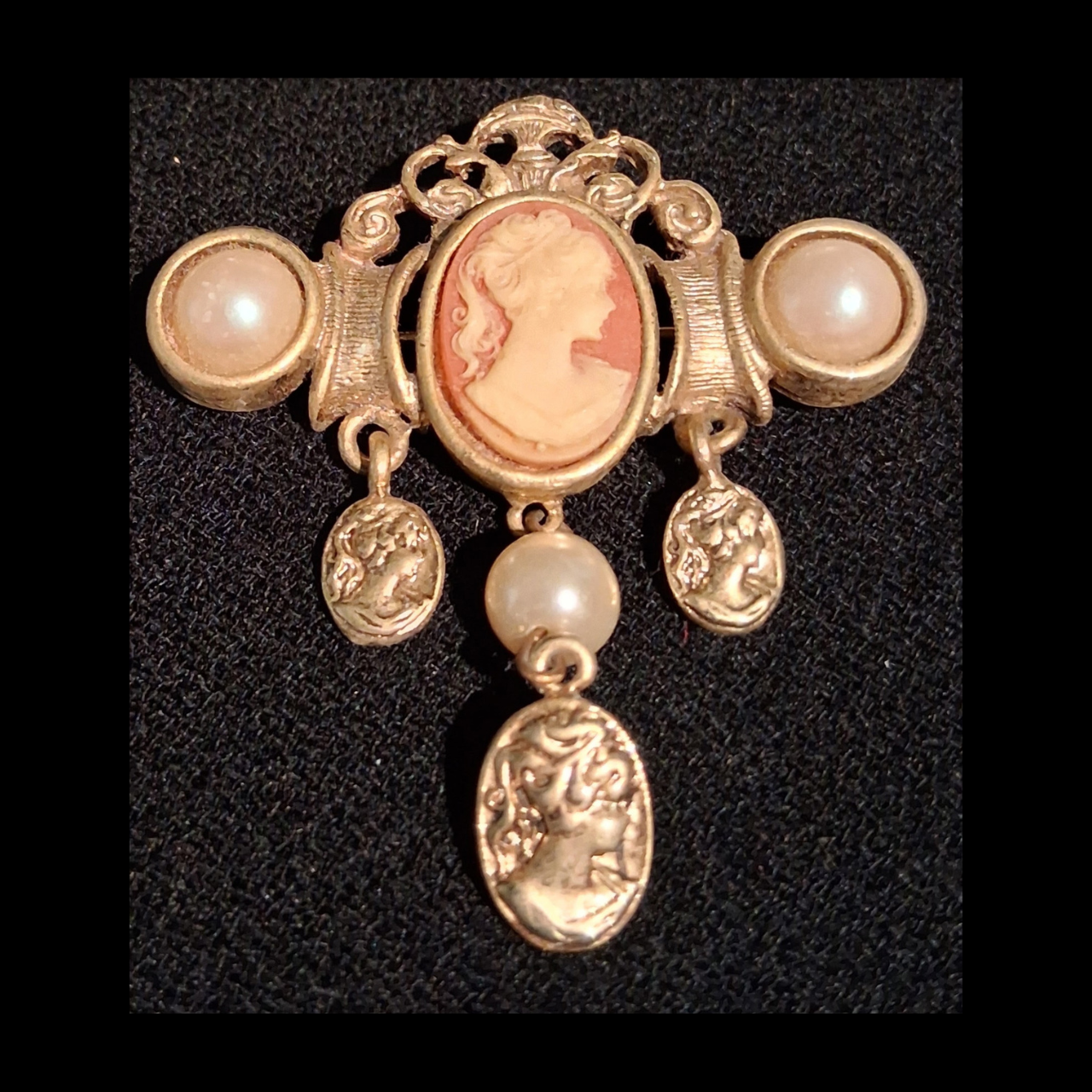 Vintage Cameo-Style Brooch with Faux Pearl Accents