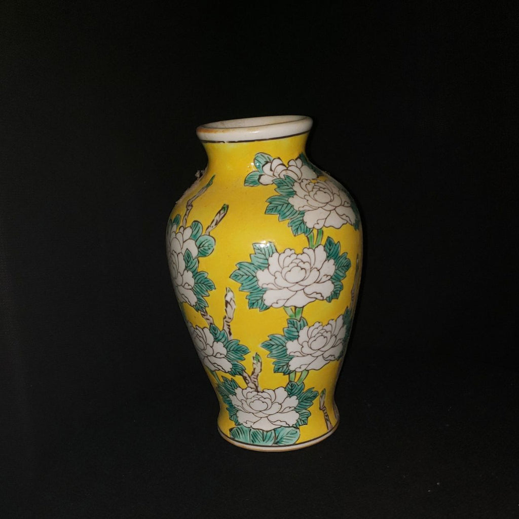 Vintage Japanese Hand-Painted Chrysanthemum Porcelain Vase – Yellow Floral Ginger Jar Style Vase