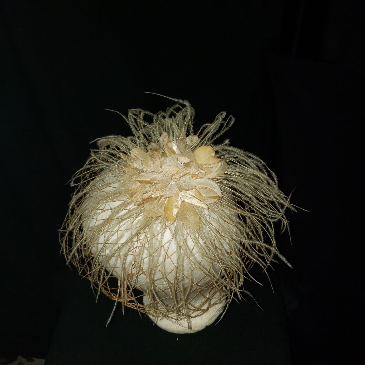Vintage Cream Floral Feather Fascinator Hat / Cocktail Headpiece