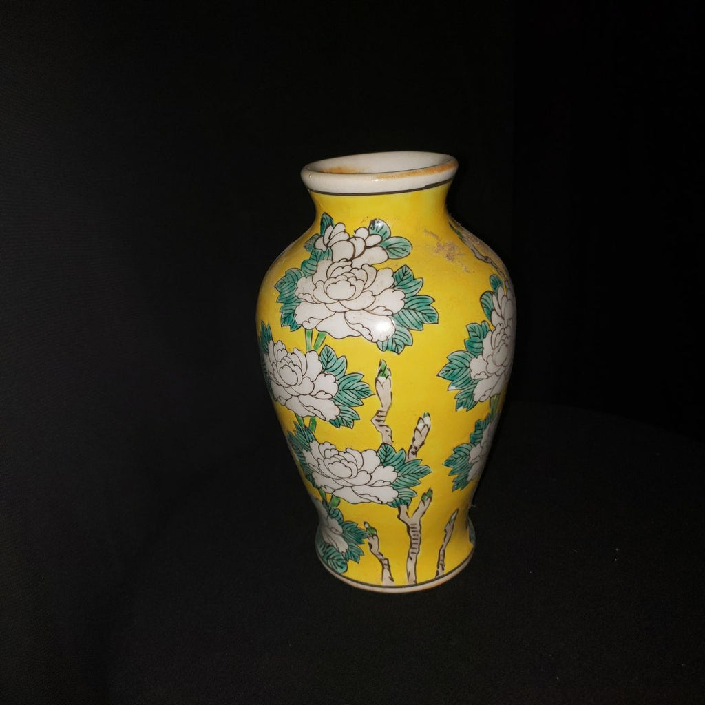 Vintage Japanese Hand-Painted Chrysanthemum Porcelain Vase – Yellow Floral Ginger Jar Style Vase
